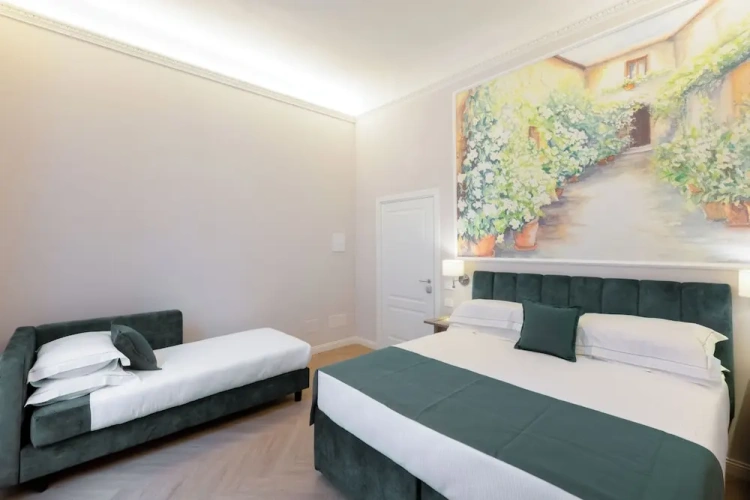 Standard Triple room with city view
