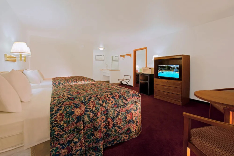 Shamrock Motel