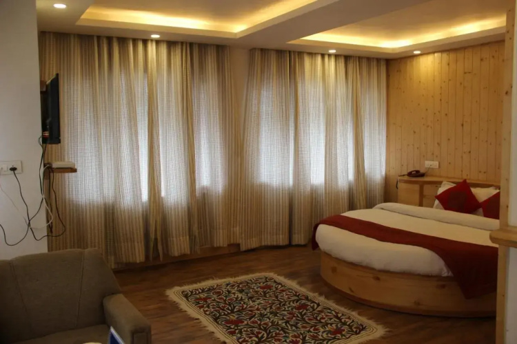 Hotel Dreamland Riverside (Old Manali)