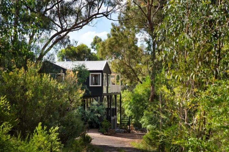 4 Bedrooms Cottage