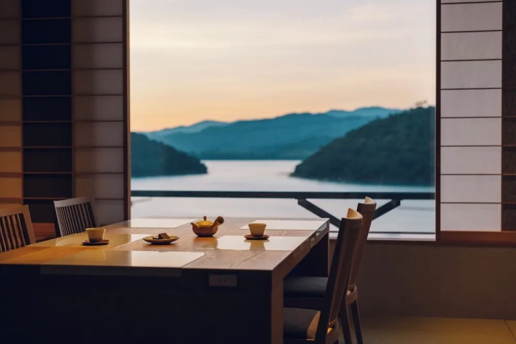 Standard room with lake view