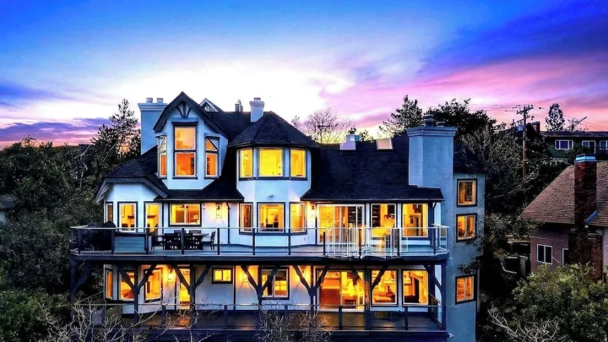 4 Bedrooms Cottage with balcony