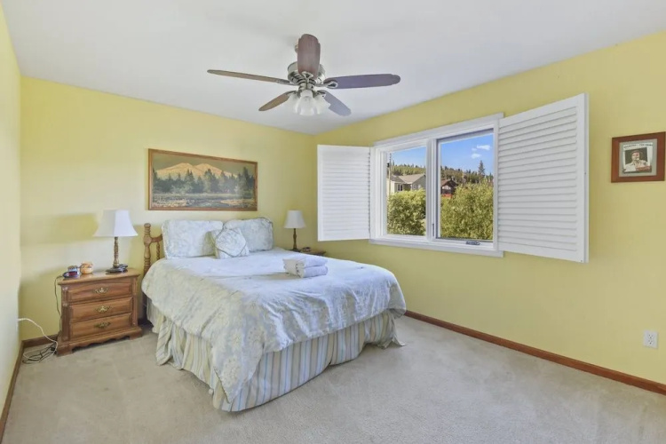 Mule Meadows Classy, Split Level South Tahoe Home!
