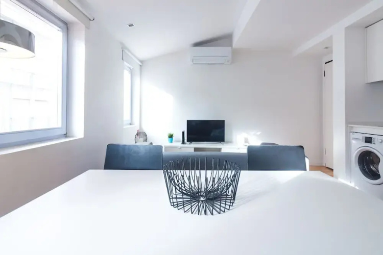ON Apartments – Violin