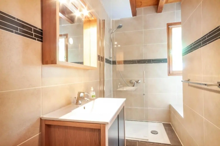 4 Bedrooms Apartment