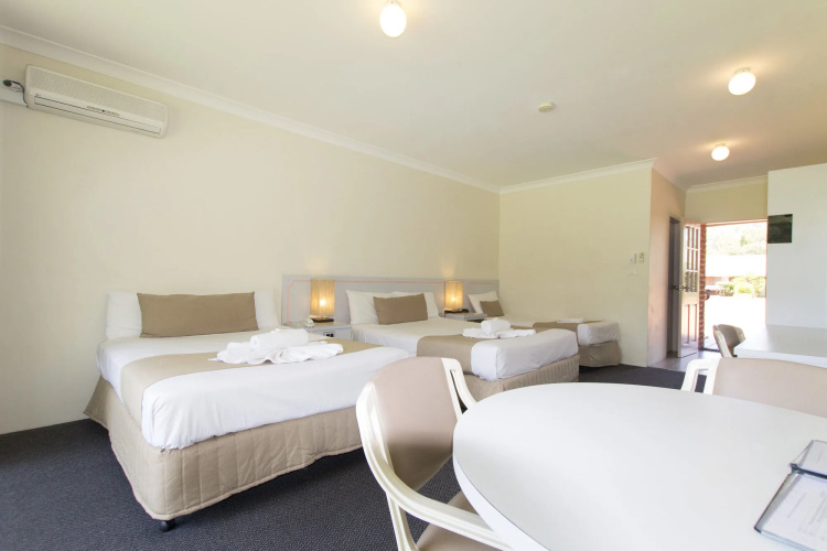 Island Palms Motor Inn