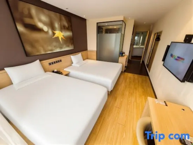 Standard Twin Family room with city view