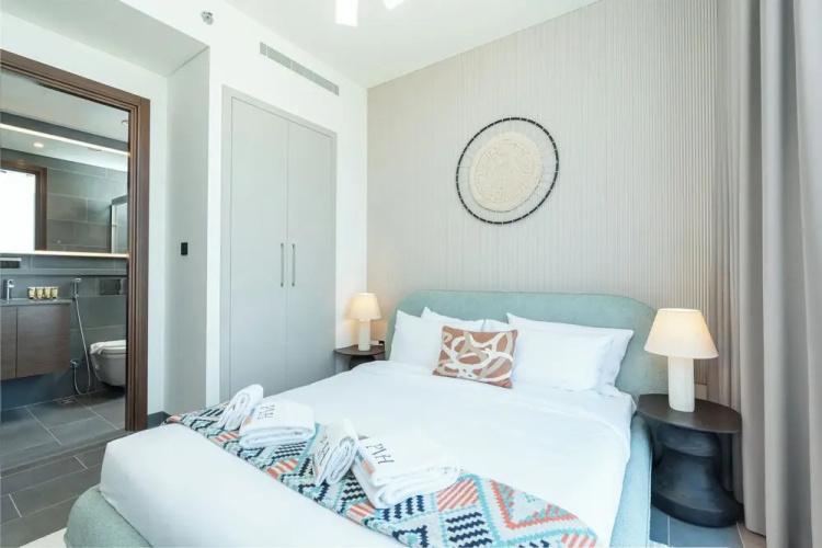 PVH - Stylish 1BR with Study - The Crest
