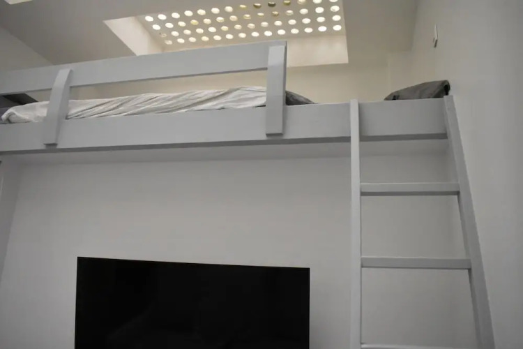 Spacious 3 Bedroom Apartment - Featured