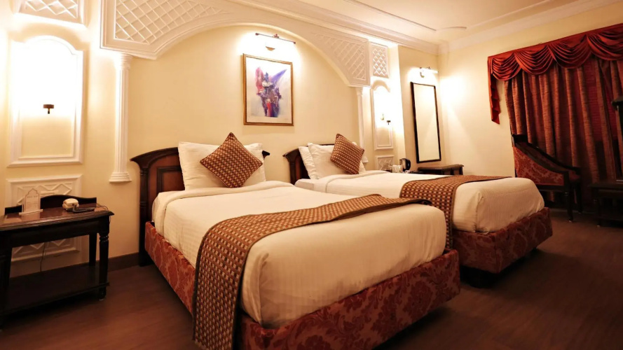 Hotel Arya - Unmarried Couples are not Allowed