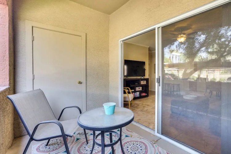 Walk to Papago Park: Central Phoenix Condo