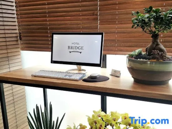 Hotel Bridge