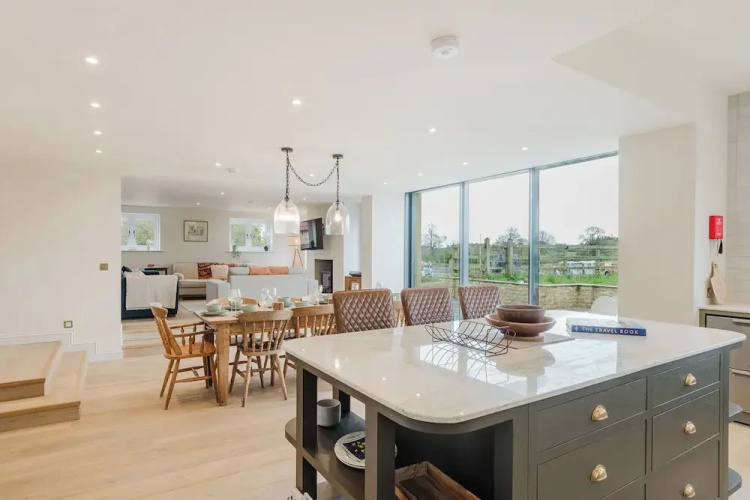 Mulberry Cottage 5BD in Wiltshire