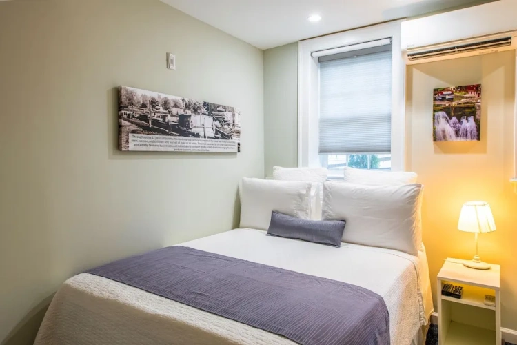 Standard Double Basement room with canal view