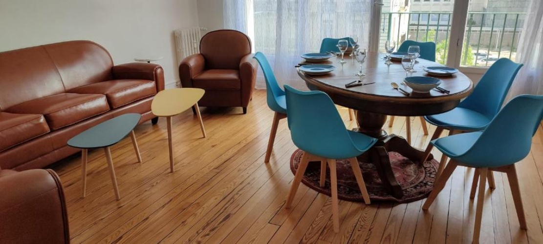 2 Bedrooms Apartment