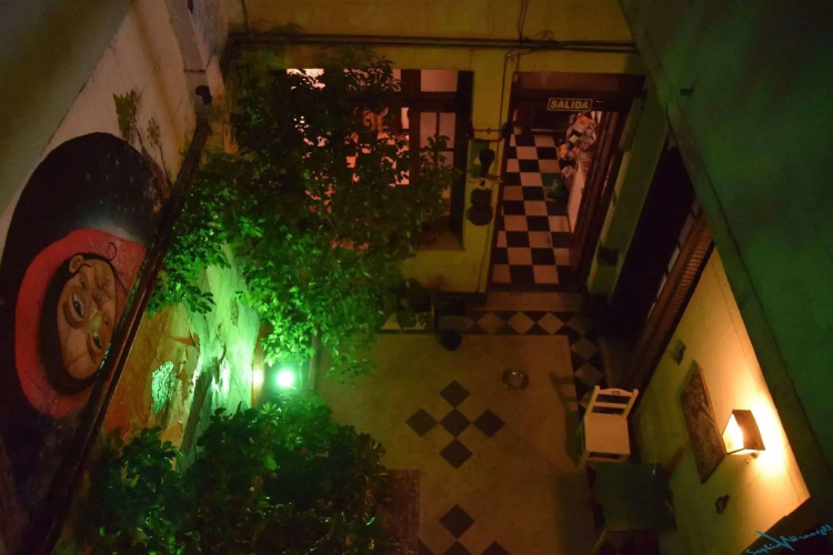 Vi Luz y Entré Hostel