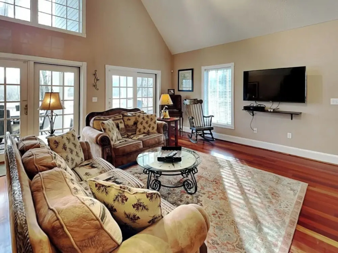 A Lakefront Paradise by Taylor Made Deep Creek