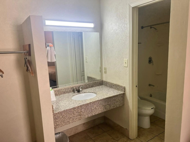 Americas Best Value Inn-Tillmans Corner/Mobile