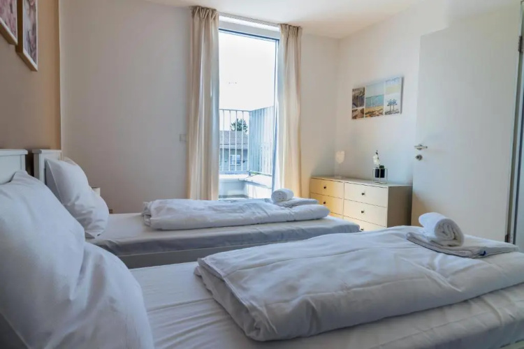 Maureen Lovely 2 Bedroom Unit with Community Pool