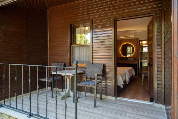 Standard Triple room