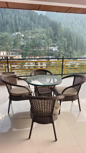 Shesh Besh Guest House & Restaurant
