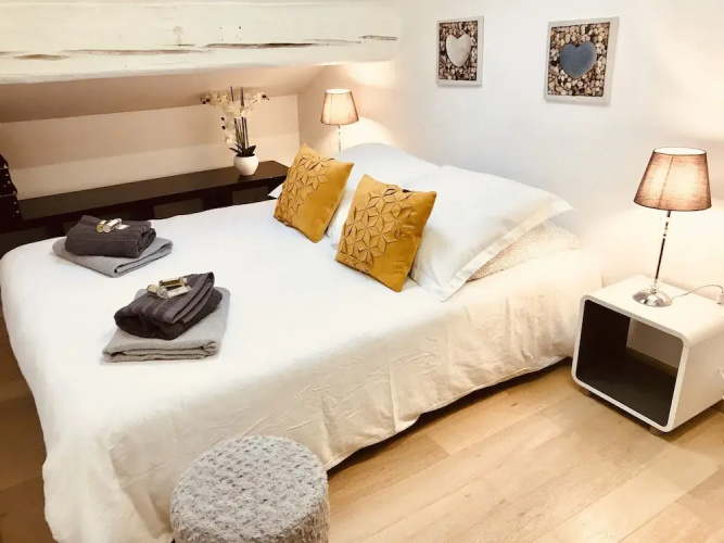 ALC - JJ17S2 - 9 min PALAIS AND BEACHES