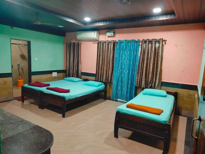 Standard Triple room