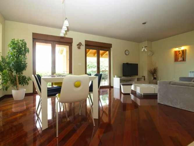 Apartment 1695