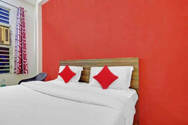 OYO 82775 Radhe Hotel