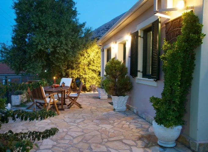 2 Bedrooms Cottage