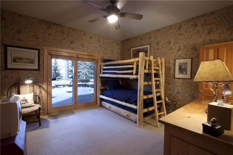 Snowdrift Cabin