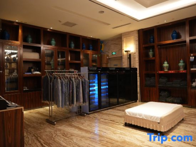 Lingao Hot Spring International Hotel