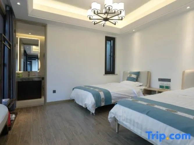 3 Bedrooms Family Suite with courtyard view
