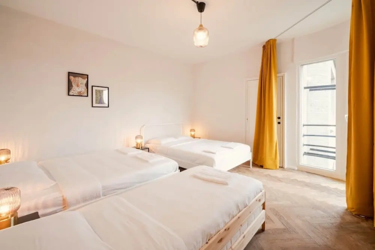 4 Bedrooms Apartment