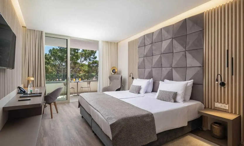 Classic room with balcony
