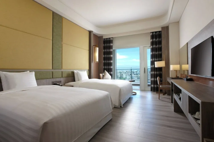 Deluxe Quadruple room with balcony and with harbour view