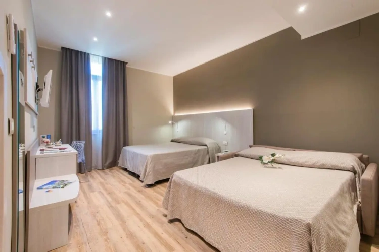Standard Triple room