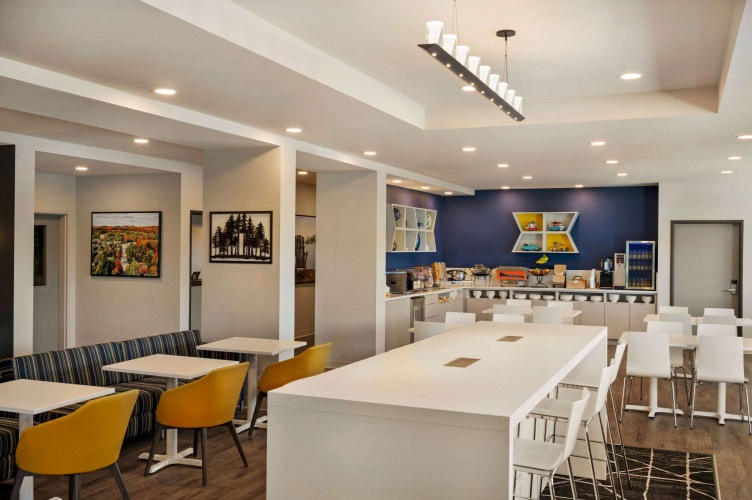 Microtel Inn & Suites by Wyndham Aurora photo 25
