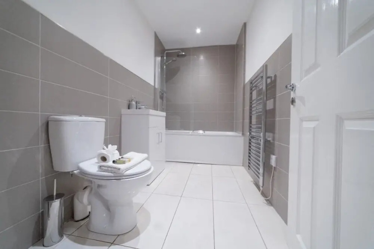 Three Bed Apt Beach View Brighton by Sojo Stay