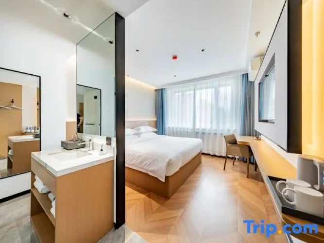 Luxury Double room with street view