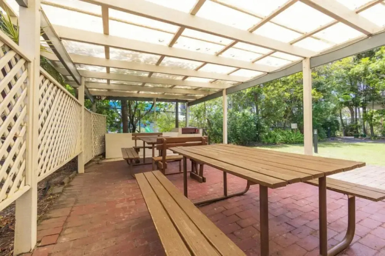 Cosy Central Burleigh Getaway