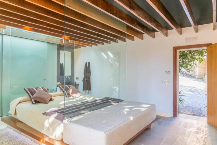 Historical house Mallorca pool wifi aircon/heat sleeps 12-14