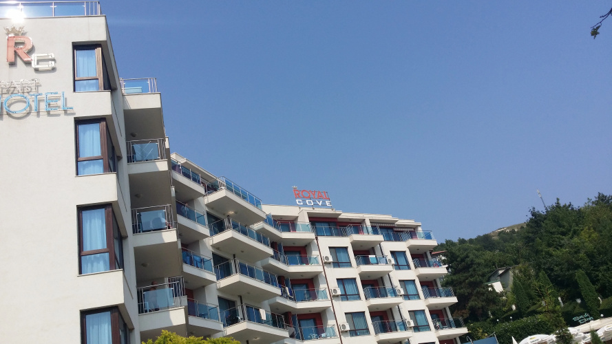 Royal Cove Apart