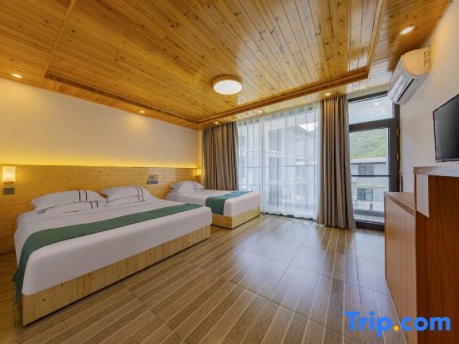 Deluxe Family room with balcony