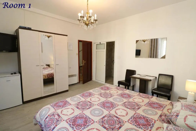 Old Town Rooms and Apartment