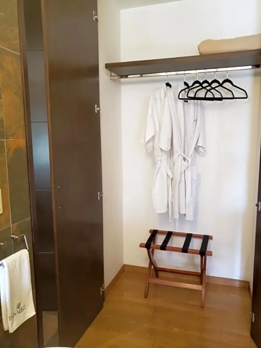 Standard Twin room with lake view