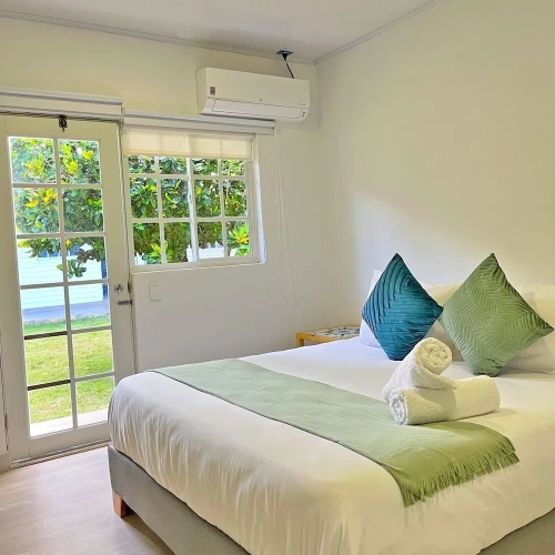Standard Triple room with sea view
