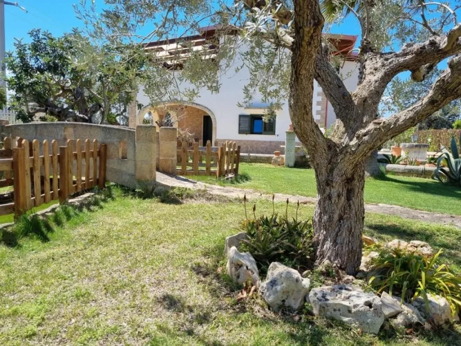 4 Bedrooms Cottage