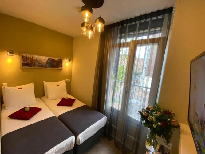 Standard Twin room with balcony