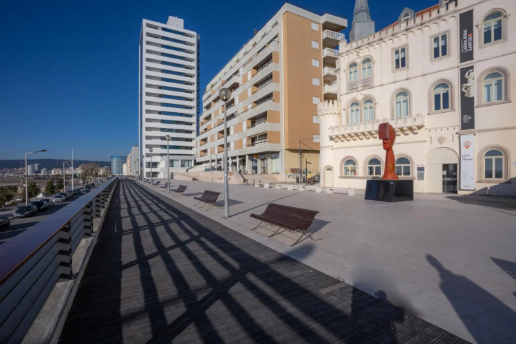 Refugio do Relogio by Rent4all